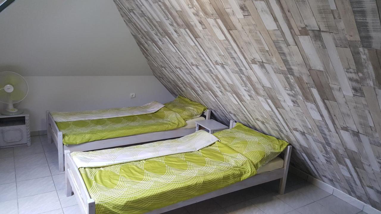 Illaberek Apartmanok Hajdúszoboszló المظهر الخارجي الصورة