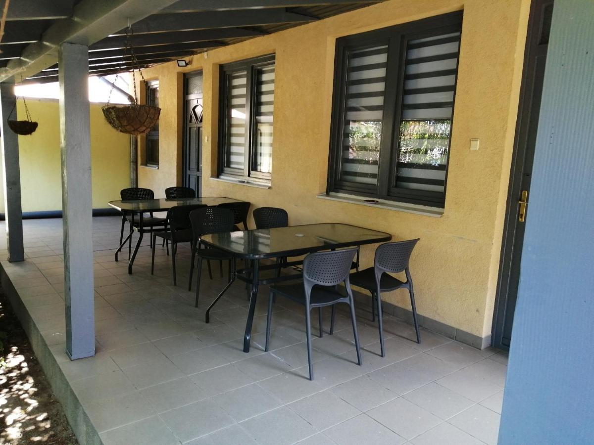Illaberek Apartmanok Hajdúszoboszló المظهر الخارجي الصورة