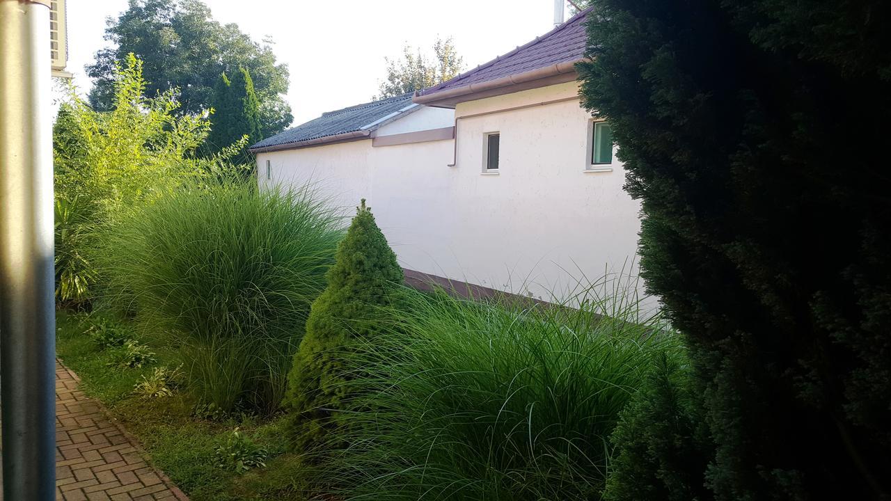 Illaberek Apartmanok Hajdúszoboszló المظهر الخارجي الصورة